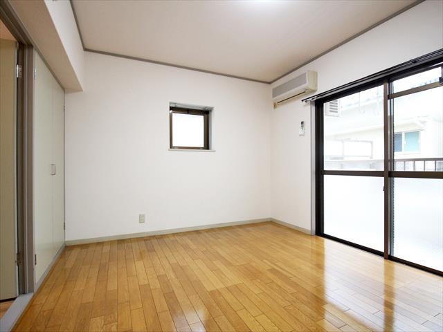 居室・リビング　松山市緑町　ジュネハイム緑町　リビング