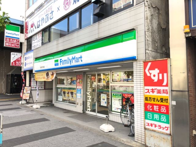 コンビニ　ファミリーマート（コンビニ）まで590m