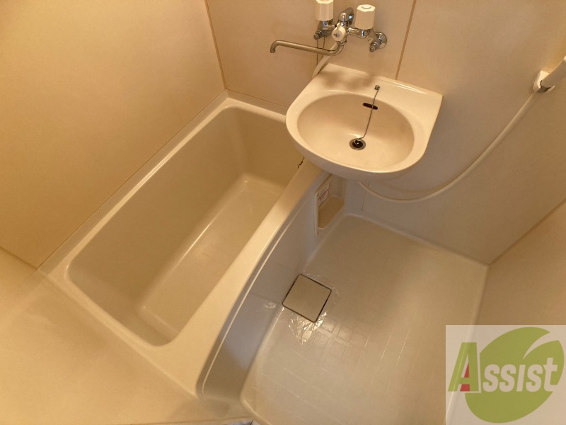 バス・シャワールーム　お風呂になります。一日の疲れを癒してくださいね。