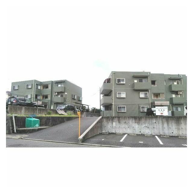 建物外観　2棟あります。