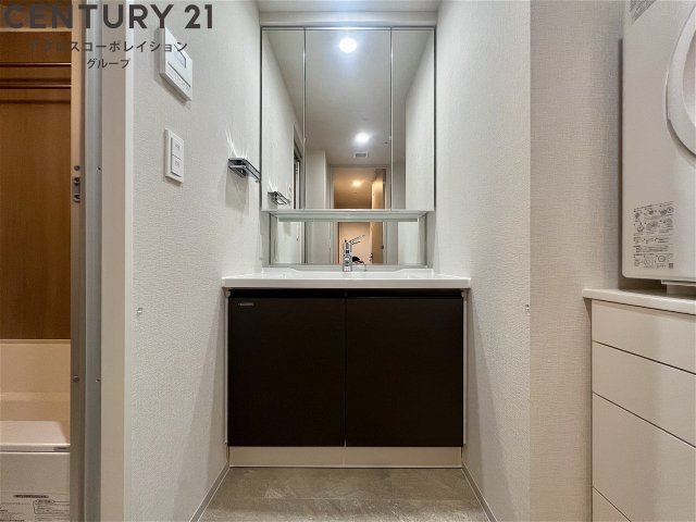 洗面設備　3面鏡つきの洗面台！