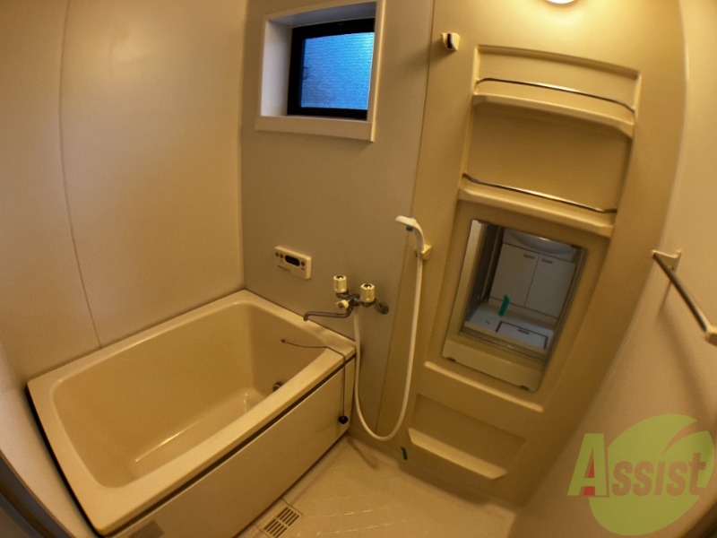 バス・シャワールーム　追い焚き機能が付いているのでいつでも温かいお風呂に入れますよ