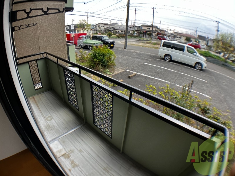 バルコニー　バルコニーがあるので洗濯物は外に干せそうですね～