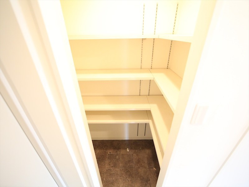 玄関　玄関　シューズクローク付（収納充実してます）