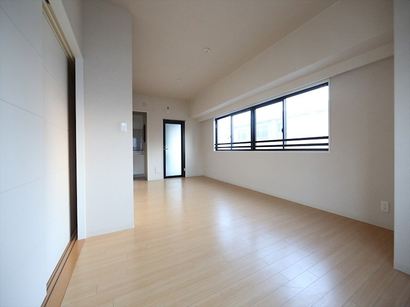 バルコニー　ＬＤＫ16帖　システムキッチン　2面採光