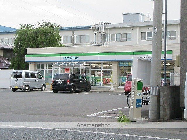 コンビニ　ファミリーマート（コンビニ）まで245m