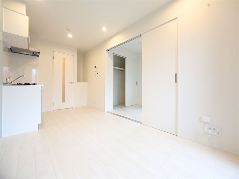 居室・リビング　ＤＫ7.7帖　洋室3.5帖　つなげても使えます　同仕様写真