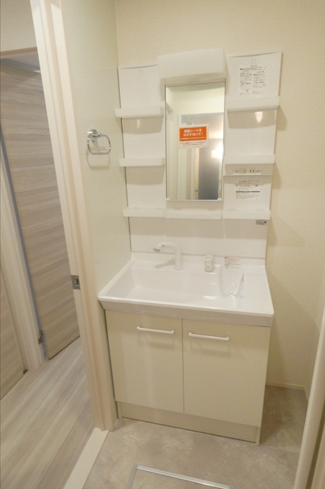 洗面設備　参考写真：同タイプの別のお部屋の洗面台です