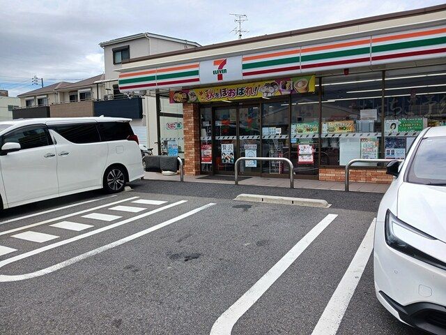 コンビニ　セブンイレブン（コンビニ）まで440m
