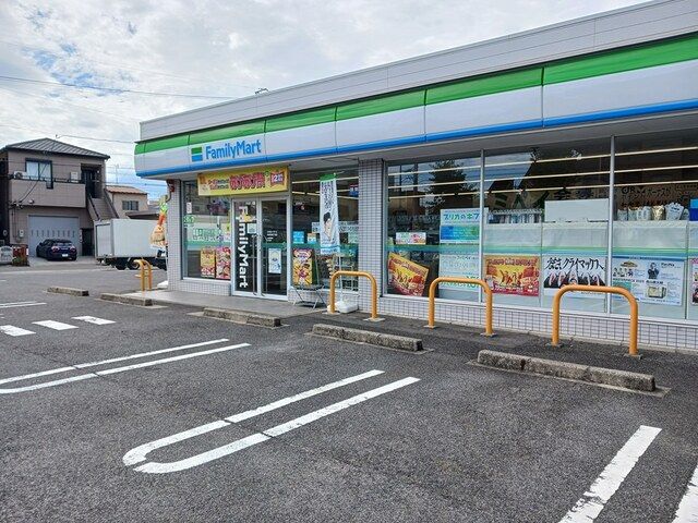 コンビニ　ファミリーマート（コンビニ）まで1080m