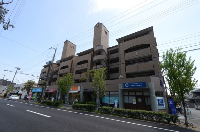 建物外観　安心のオートロック付きです♪