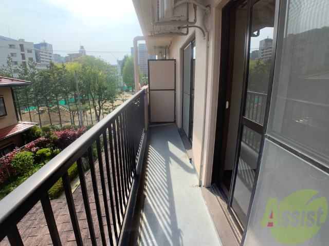 バルコニー　お天気のいい日はバルコニーで洗濯物も干せますよ。