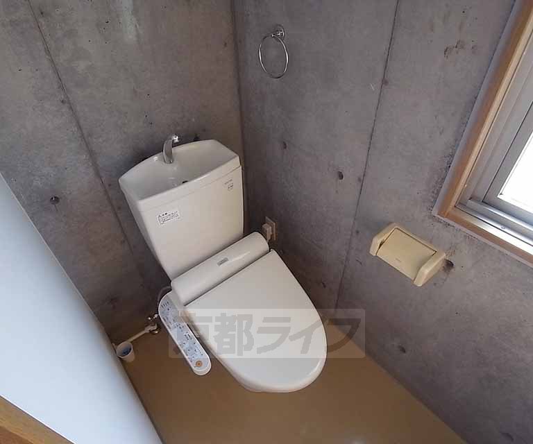 トイレ　ウォシュレット付きです