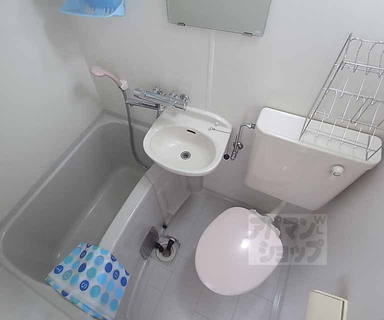 バス・シャワールーム　ユニットバス。シャワーカーテン等完備しております。