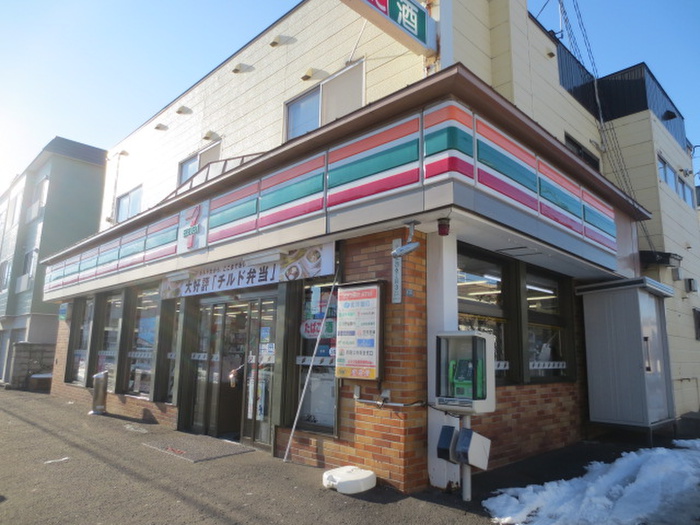 コンビニ　セブンイレブン（コンビニ）まで350m