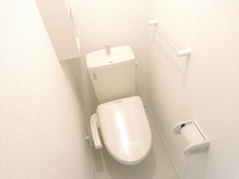 トイレ　温水洗浄付暖房便座トイレ