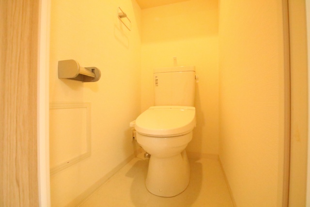 トイレ　※別室の参考写真の為、現況優先です。