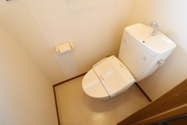 トイレ　温水洗浄便座