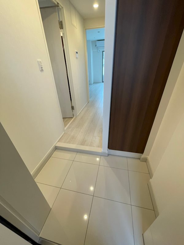 玄関　（別タイプ参考写真）メイクスデザイン東十条　北区東十条4