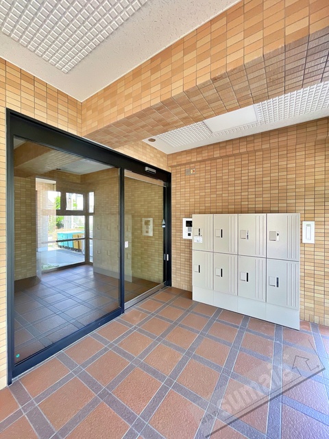 エントランス　宅配ボックス・オートロック完備