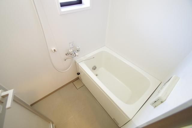 バス・シャワールーム　★追い焚き付き・窓もあるので換気できます★