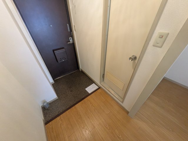 玄関　レスカール千代田