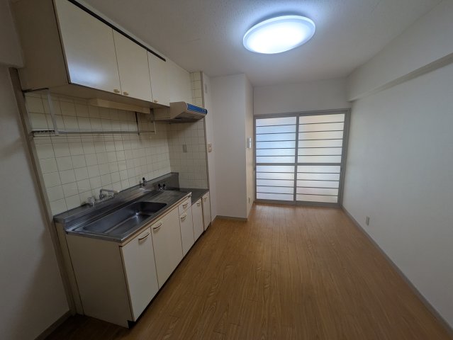 居室・リビング　レスカール千代田