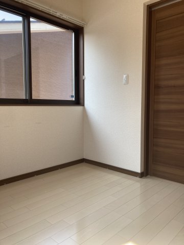 居室・リビング　1階の洋室です