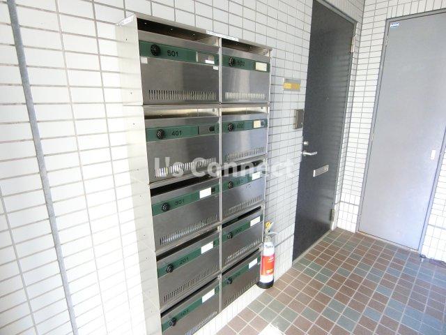 その他共有部分　１階には集合ポスト。