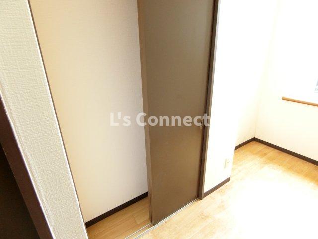 収納　３帖の洋室には収納スペース。（参考写真）