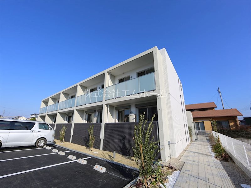 建物外観　外観　ペアガラス　敷地内平面駐車場あり　防犯カメラ