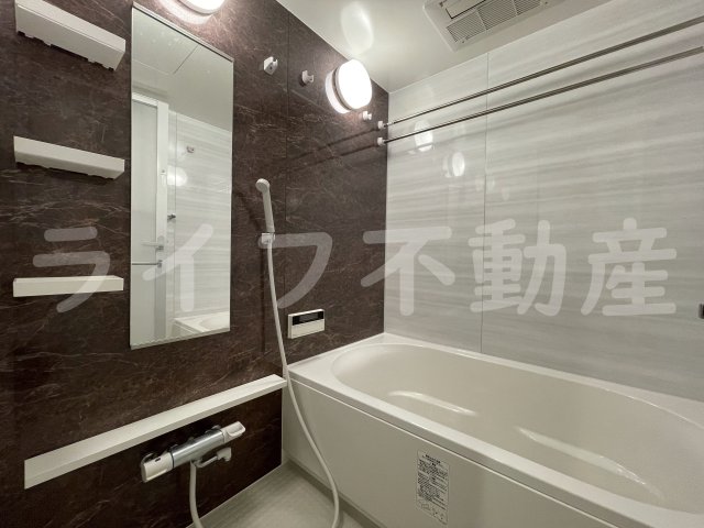 バス・シャワールーム　コンパクトで使いやすいお風呂です