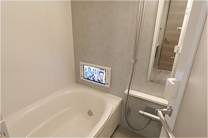 バス・シャワールーム　ＴＶ・換気暖房乾燥機付き浴室