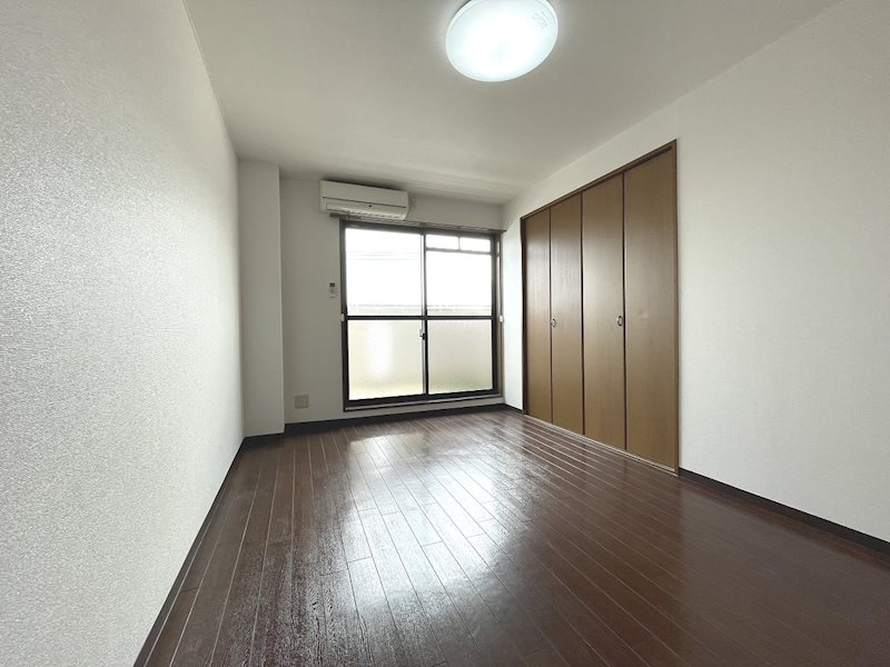 居室・リビング　同物件別部屋