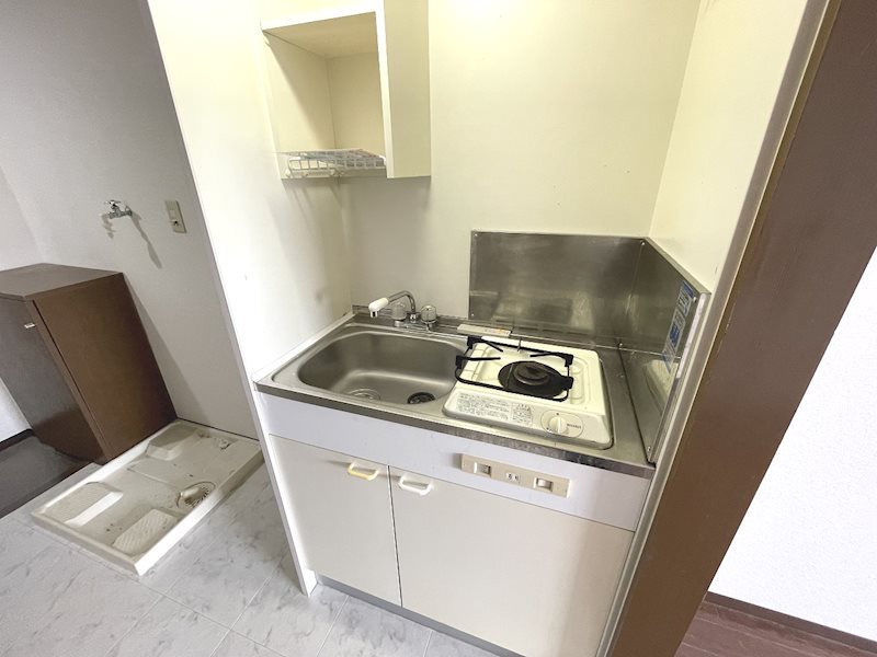 キッチン　同物件別部屋