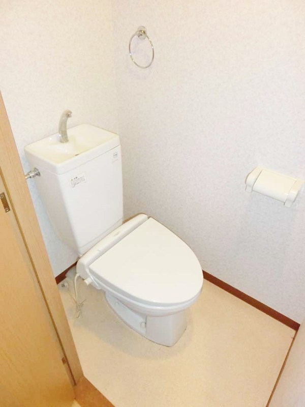 トイレ　※別室の写真です。ご参照ください。