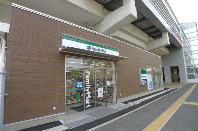 コンビニ　ファミリーマート（コンビニ）まで150m