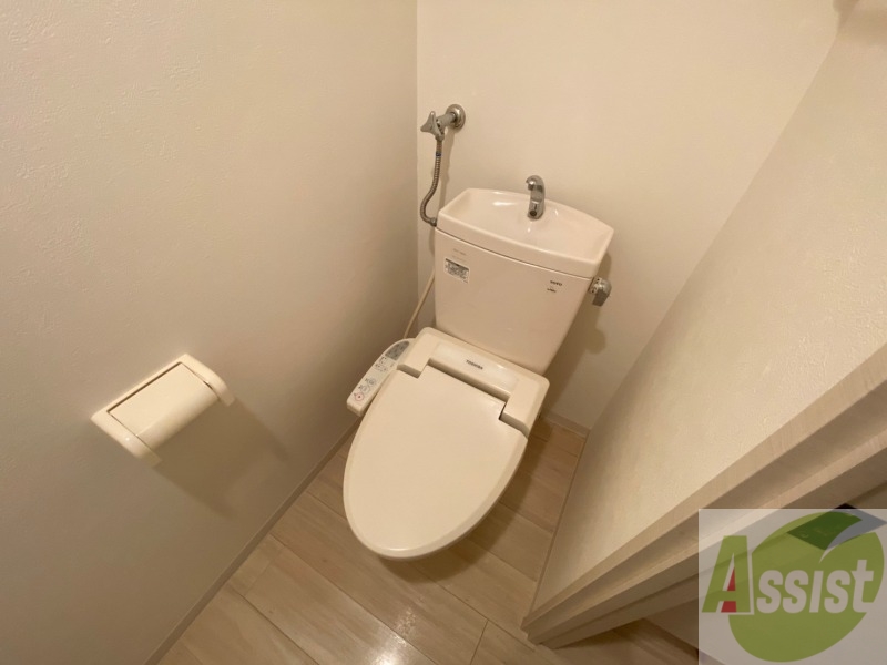トイレ　ウォシュレット機能がついたトイレ。安心して使用できますね。