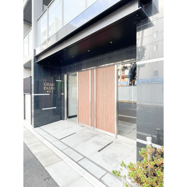 エントランス　ゆとりのあるエントランスです