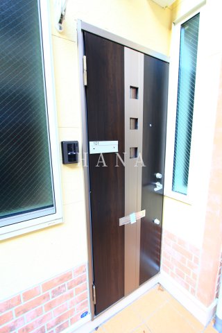 エントランス　同アパート・同間取の参考写真です