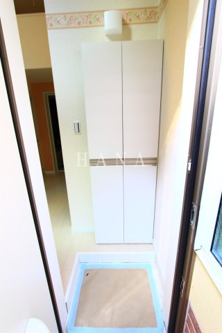 玄関　同アパート・同間取の参考写真です