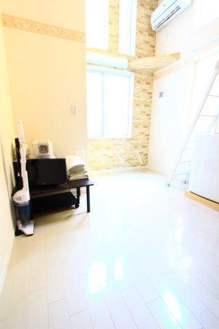 居室・リビング　同アパート・同間取の参考写真です