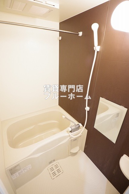 バス・シャワールーム　浴室乾燥機付きで雨の日の洗濯に困らない！