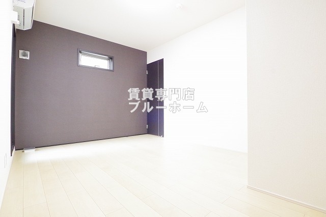 その他部屋・スペース　別角度からの洋室です！