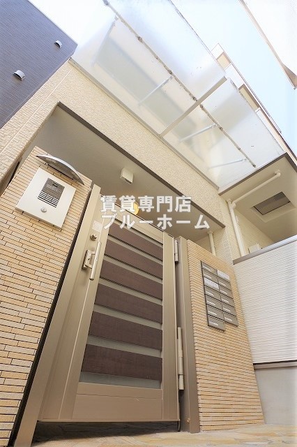 建物外観　３階建ての綺麗な物件！