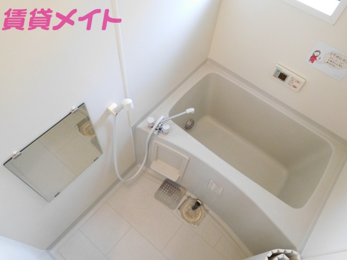 バス・シャワールーム　同物件別部屋写真