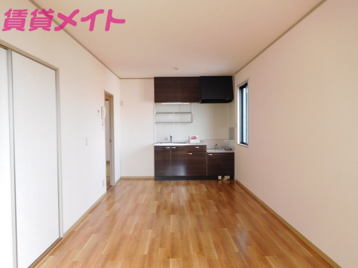 居室・リビング　同物件別部屋写真