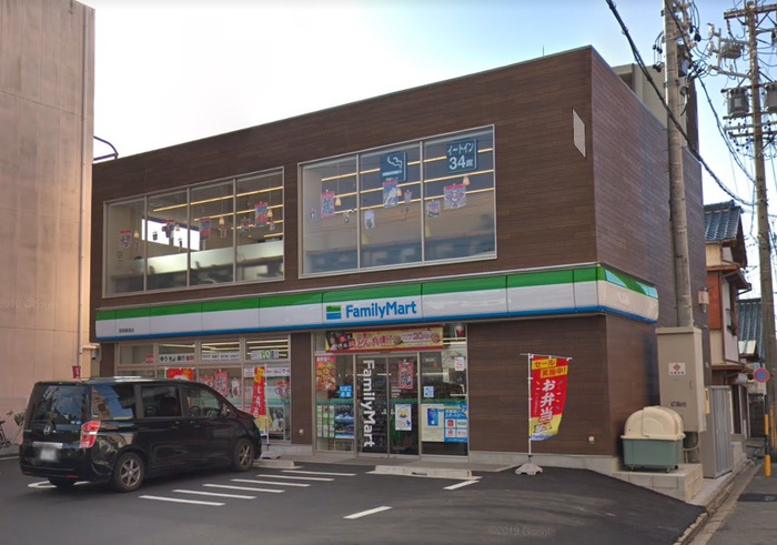 コンビニ　ファミリーマート（コンビニ）まで523m