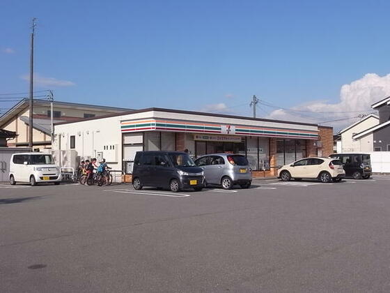 コンビニ　セブンイレブン富山笹倉店（コンビニ）まで461m