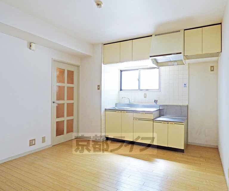 居室・リビング　広々とした室内です。